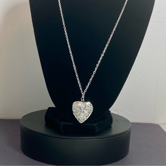 Filigree Style Heart Locket Necklace With Cable Link Chain Mother’s Day Gift - Picture 10 of 14